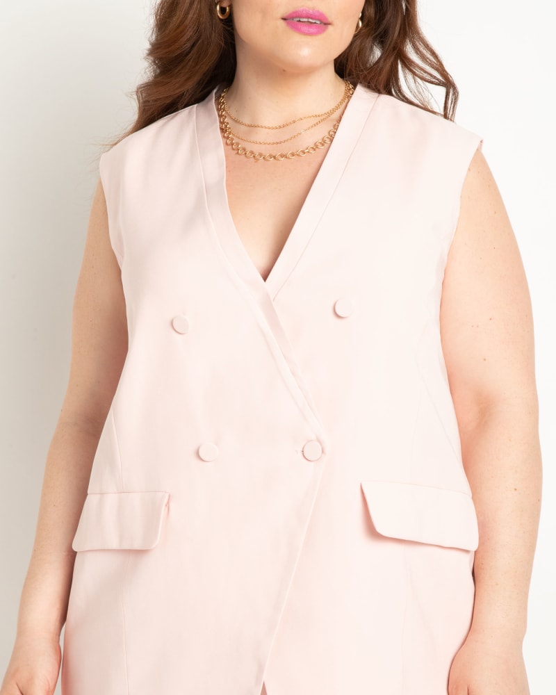 Side of a model wearing a size 28 Longline Double Breasted Vest in Veiled Pink by ELOQUII. | dia_product_style_image_id:294956